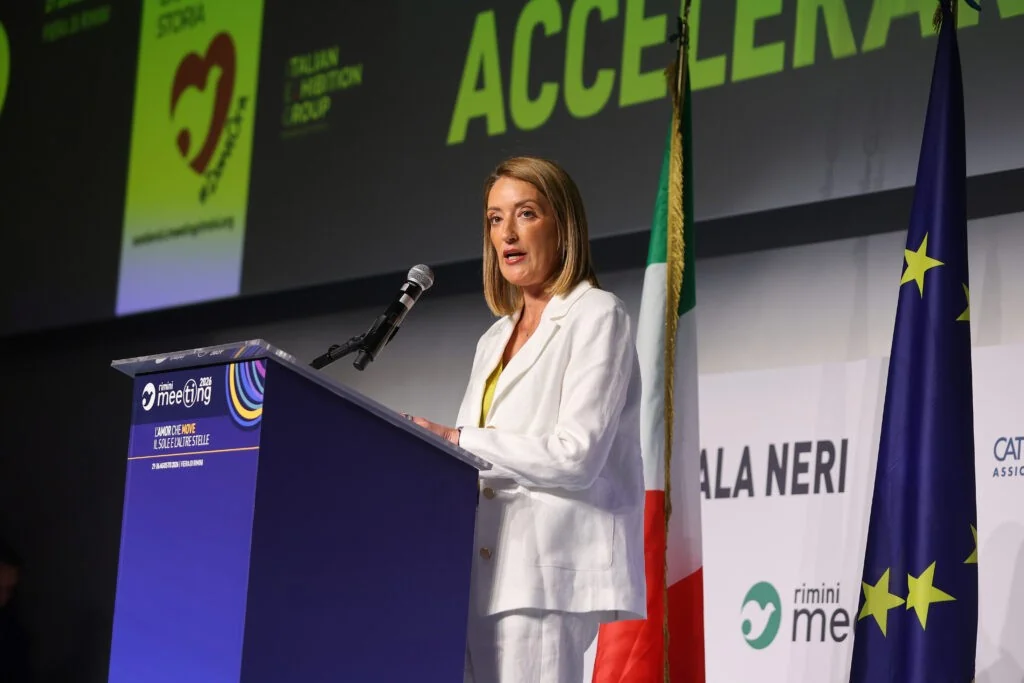 Metsola em Rimini: “O tempo para agir na Europa é agora” — reindustrialização, IA e o desafio da coesão