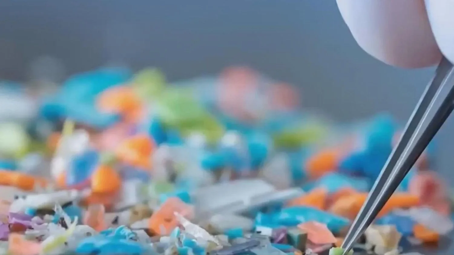 Microplásticos e nanoplásticos detectados no sistema nervoso: nova pista sobre a ELA
