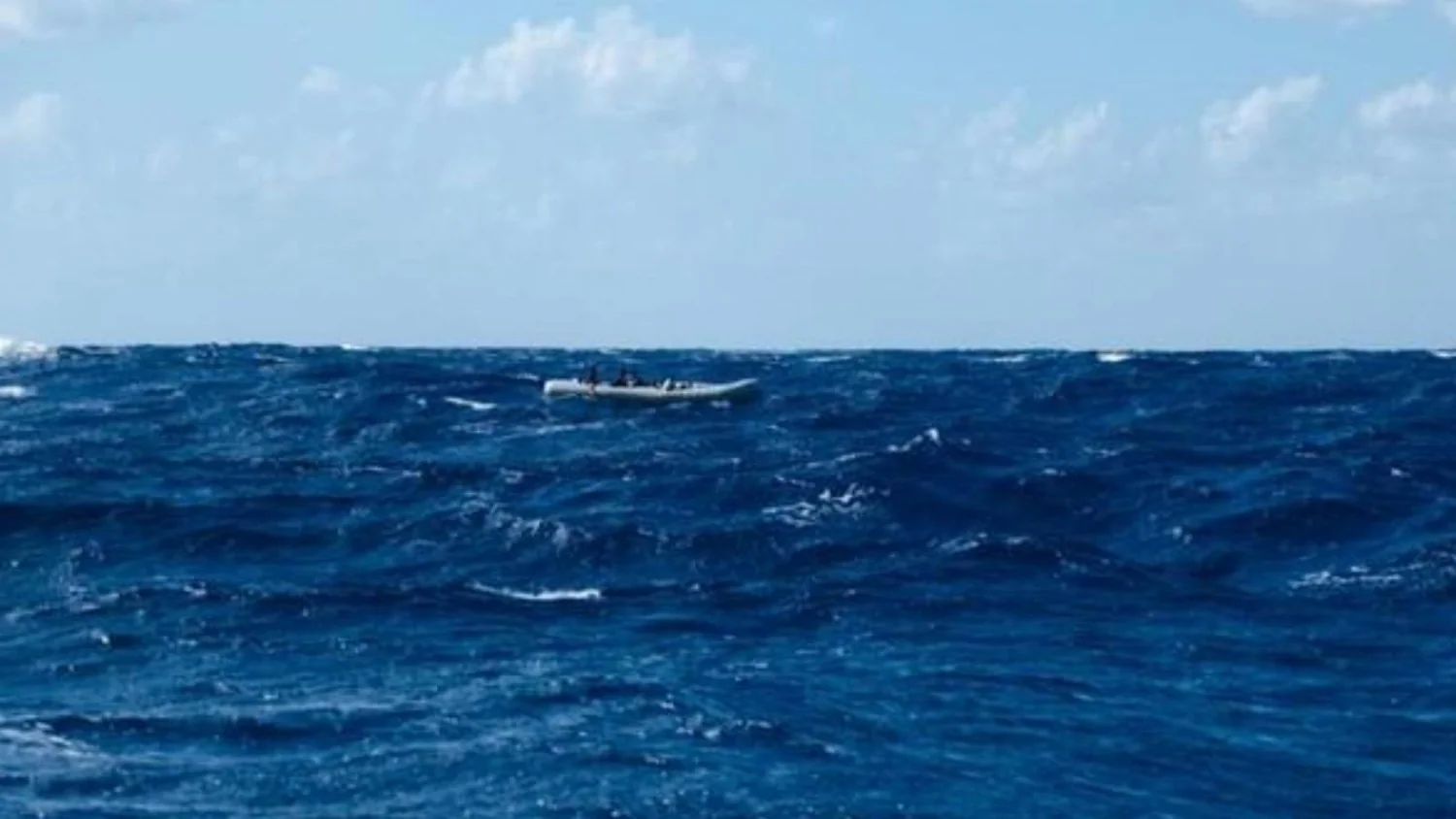 Migrantes: aeronave de ONG avista 11 corpos à deriva ao largo da Líbia