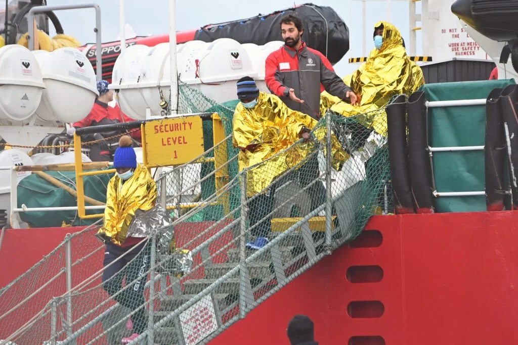 Migrantes “dublinados” que fogem da Itália: por que Alemanha e França se tornam destinos finais