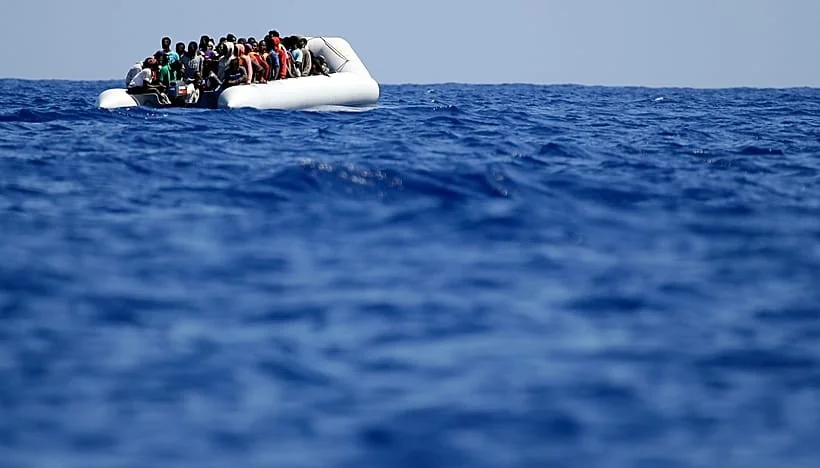 Migrantes no Mediterrâneo: Emergency salva 50, 7 morrem; tensão entre Roma e Berlim cresce