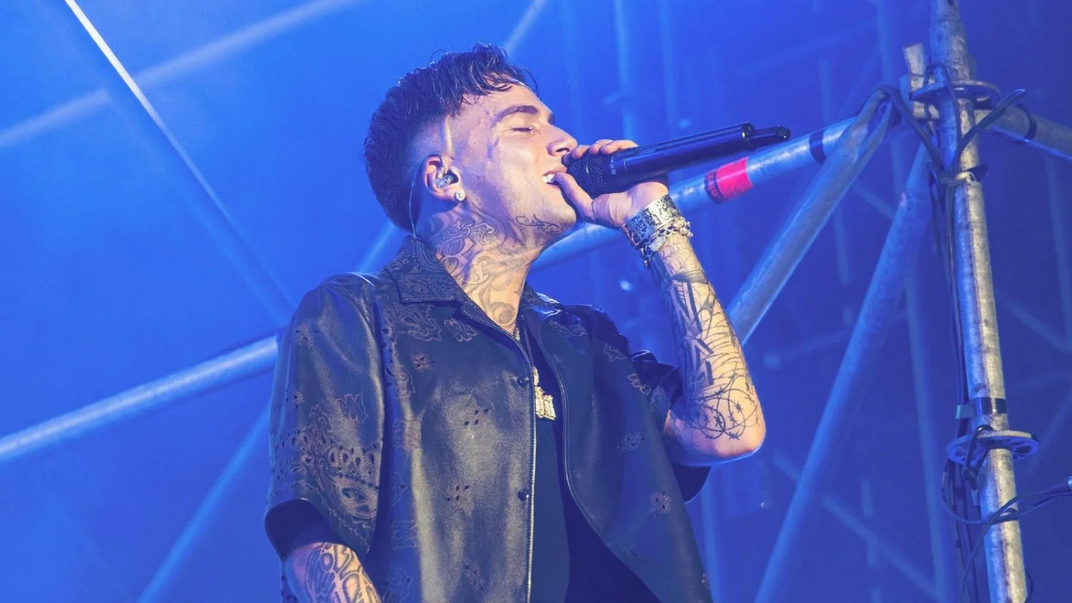 Milão: rapper Tony Boy é preso com droga e pistola em casa