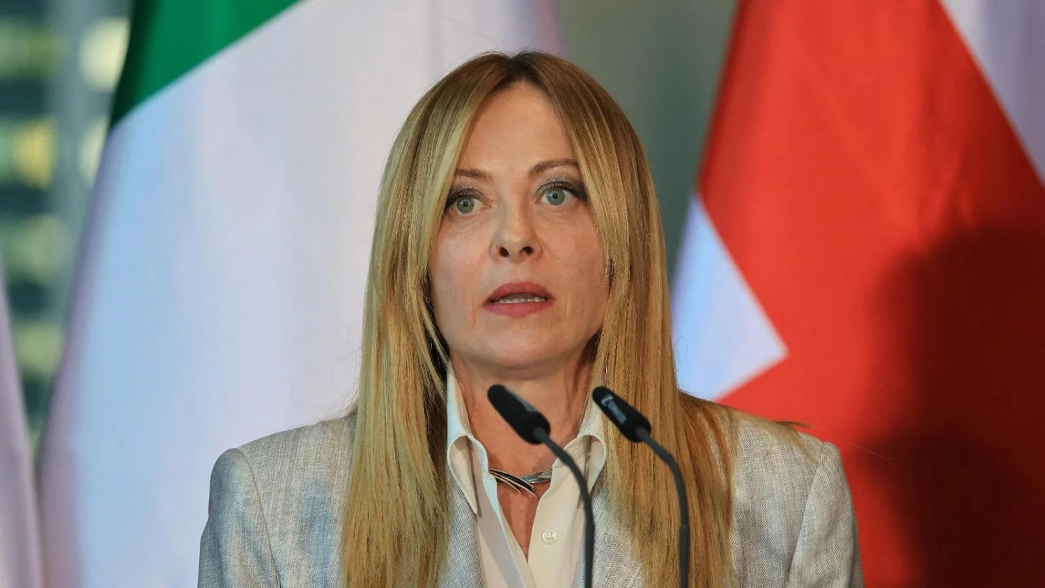 Itália propõe 'modelo Albânia' no topo da UE: hubs extra‑UE e vínculo comercial para gerir retornos