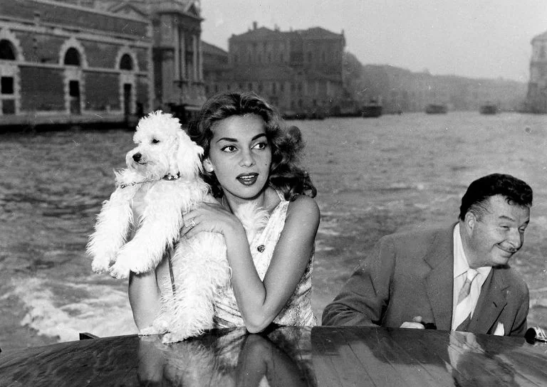 Morre Abbe Lane, ícone de Broadway que se consagrou no cinema italiano aos 93 anos