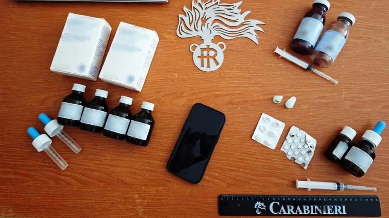 Mulher é presa em Casale Monferrato por administrar benzodiazepínicos ao tio para antecipar herança