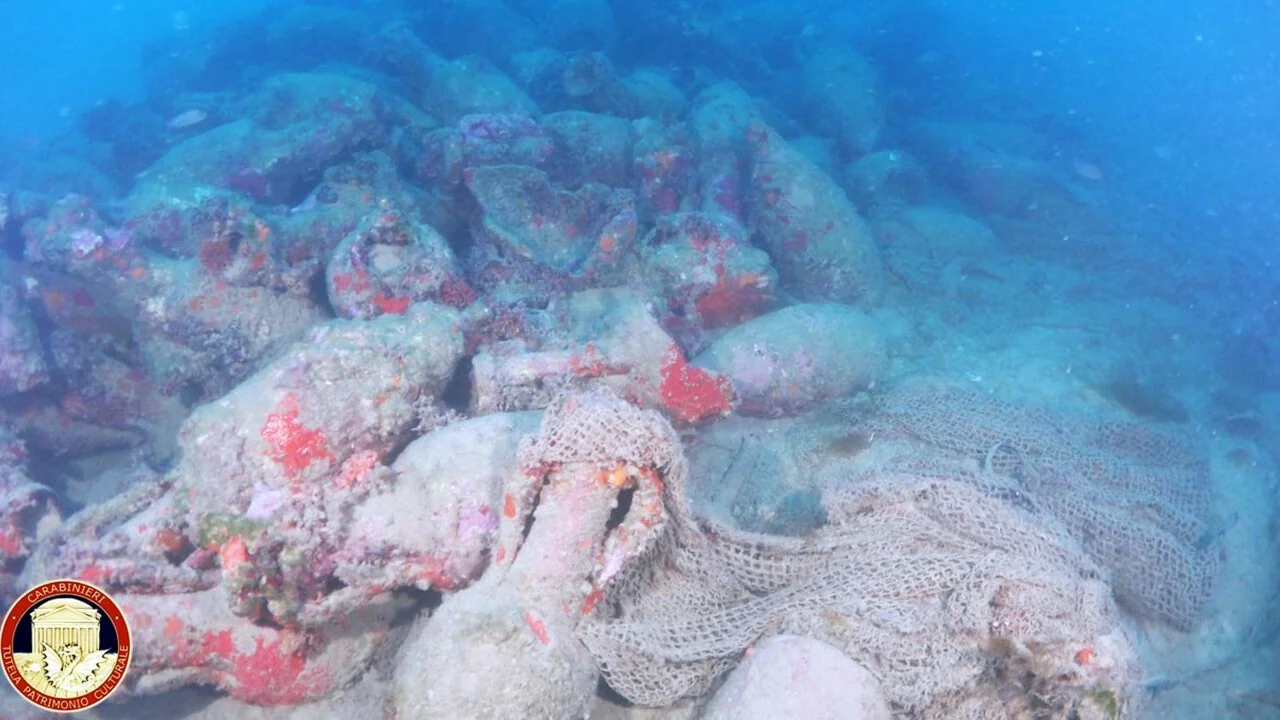 Naufrágio romano com centenas de ânforas é localizado a 3 milhas de Mazara del Vallo