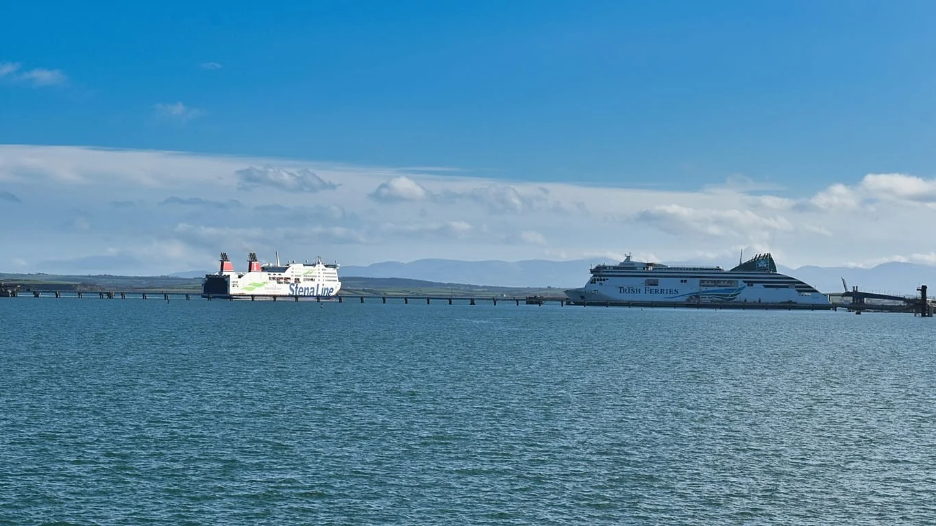 Atenção antes do embarque: novas regras de passaporte em ferries entre Reino Unido e Irlanda a partir de 28/09/2026