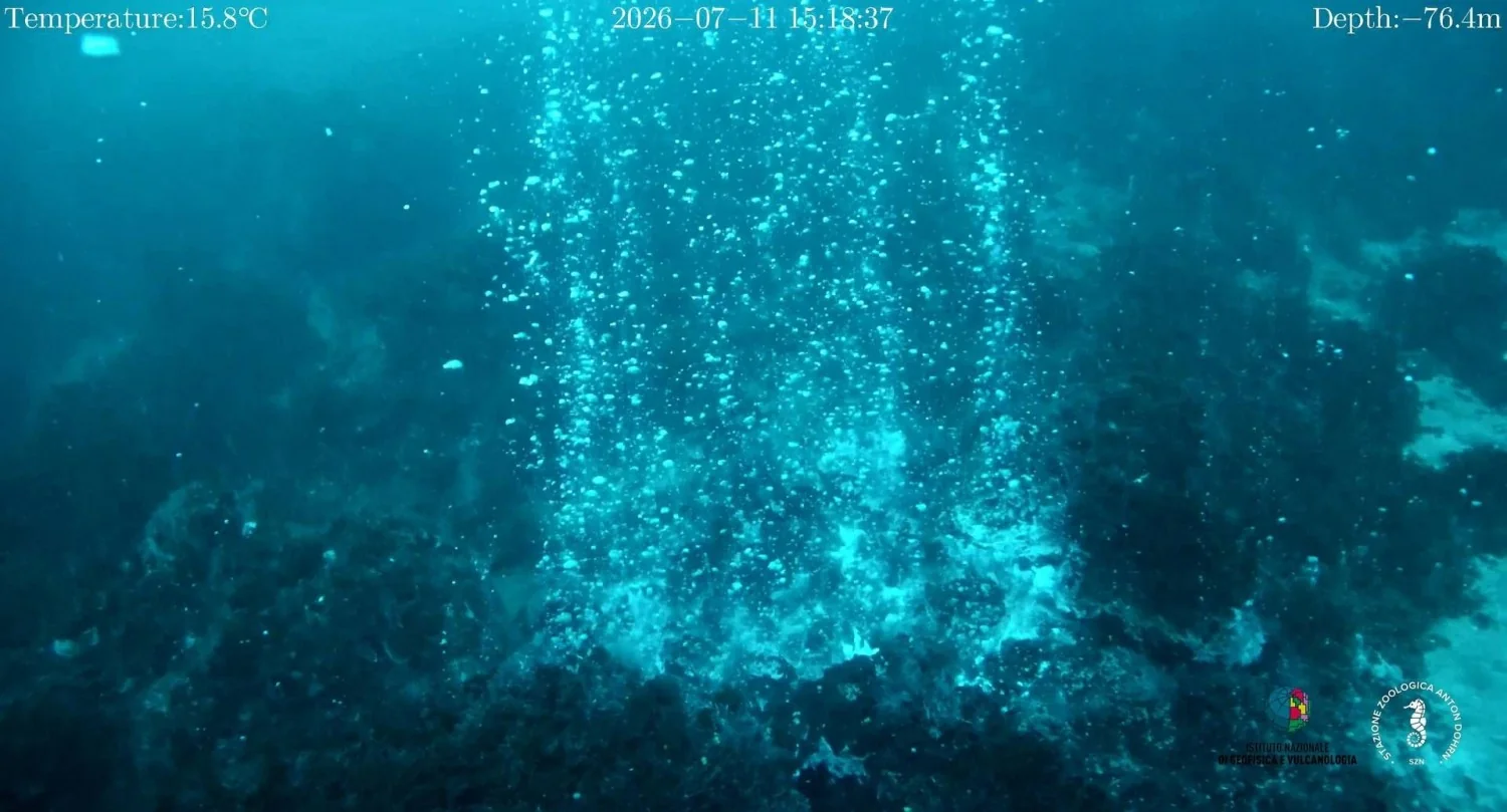 Descoberta em Panarea: cratera submarina de 100 m e novos chaminés hidrotermais revelam degaseamento intenso