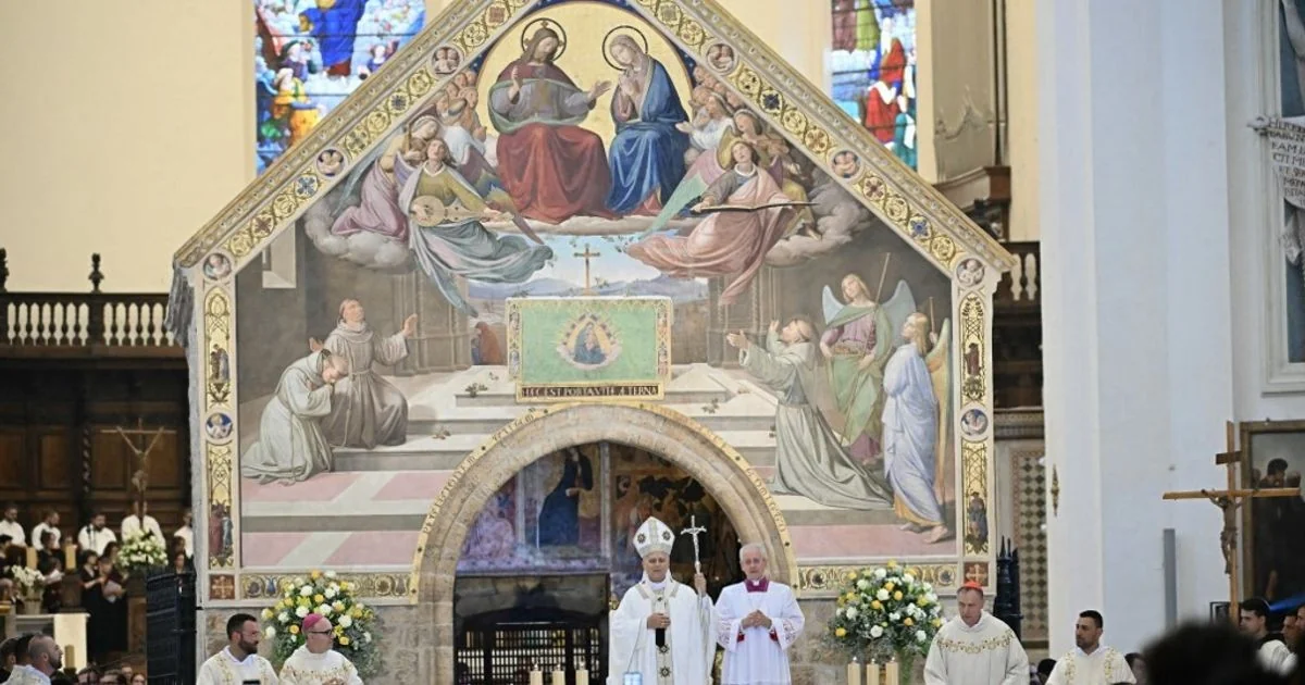 Papa Leone em Assisi convoca jovens a cultivar o espírito de São Francisco e derrubar muros da desigualdade