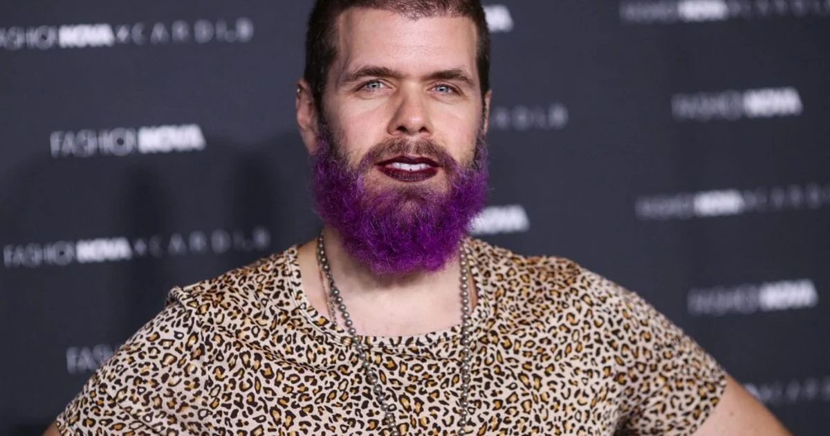 Perez Hilton é hospitalizado após ato de autolesionismo em transmissão ao vivo em Miami