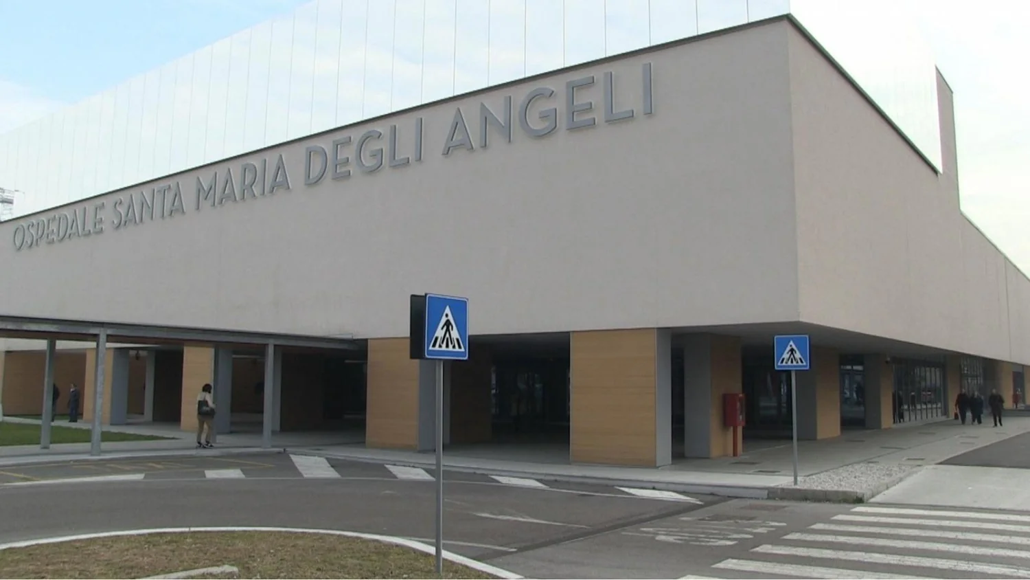 Pordenone: bombeiros retiram anel fálico de paciente com mini fresa em sala pré-operatória