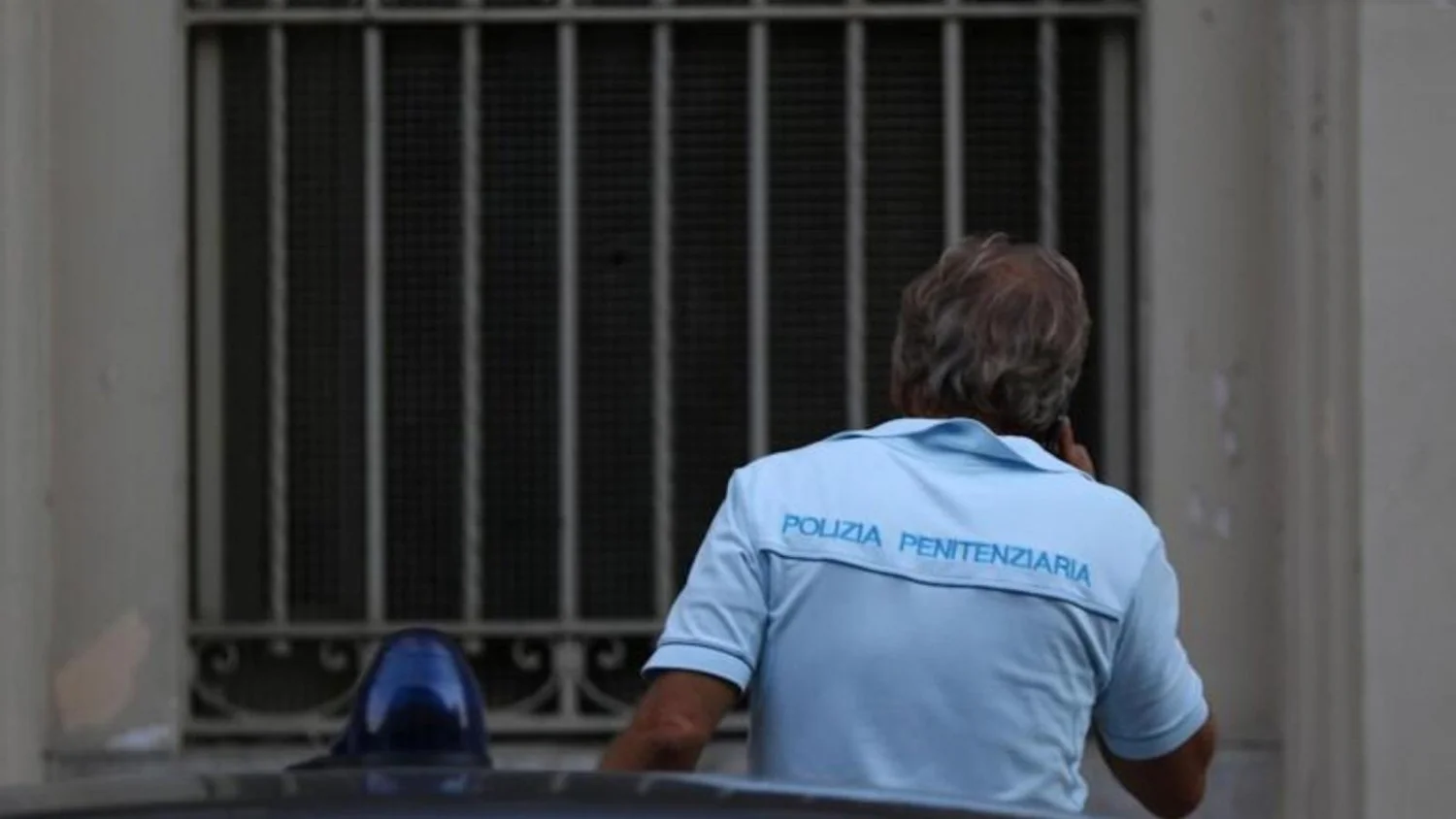 Prato: agente penitenciário indiciado por tentativa de homicídio após disparos no pronto-socorro
