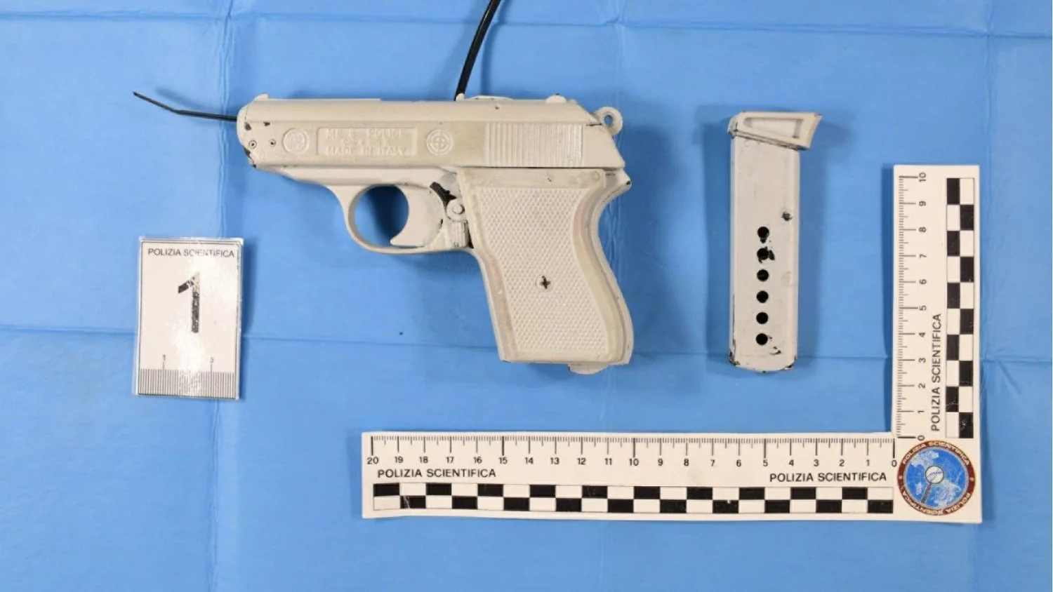 Preso homem em Pontecchio Polesine por publicar fotos de armas e suposto artefato explosivo