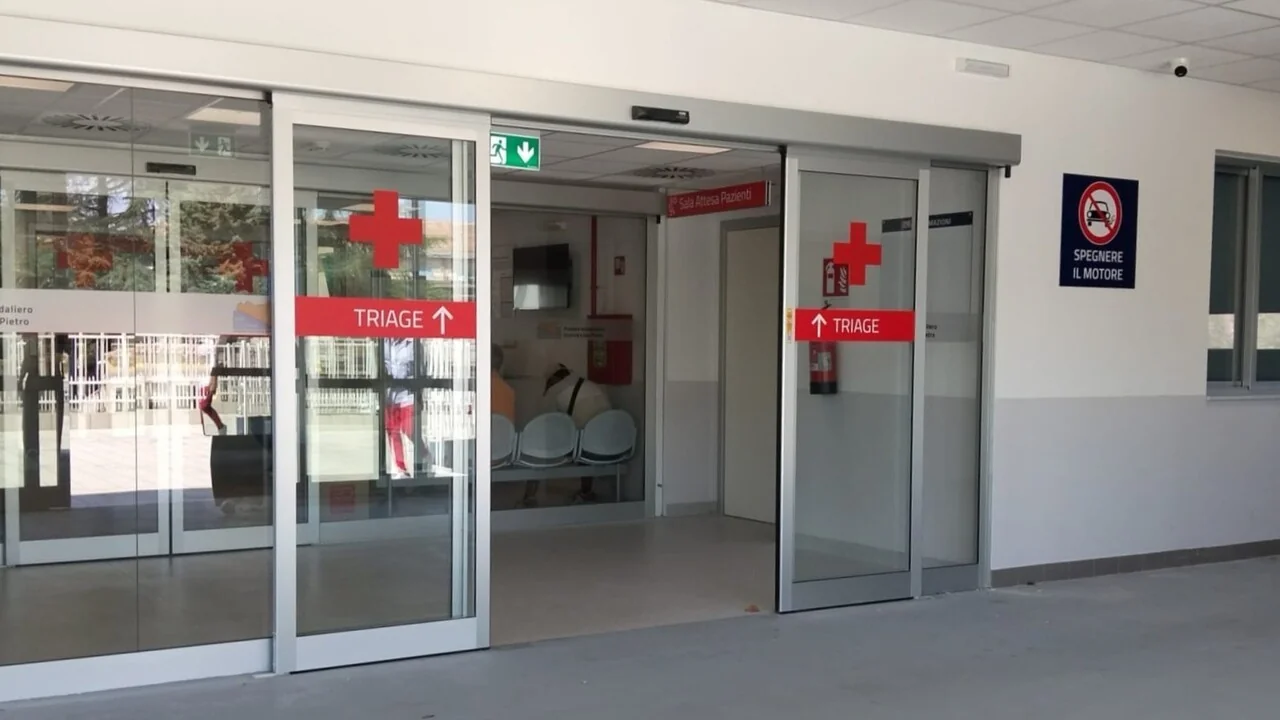 Pronto-socorro em tensão: férias aumentam a falta de até 7 mil médicos na Itália