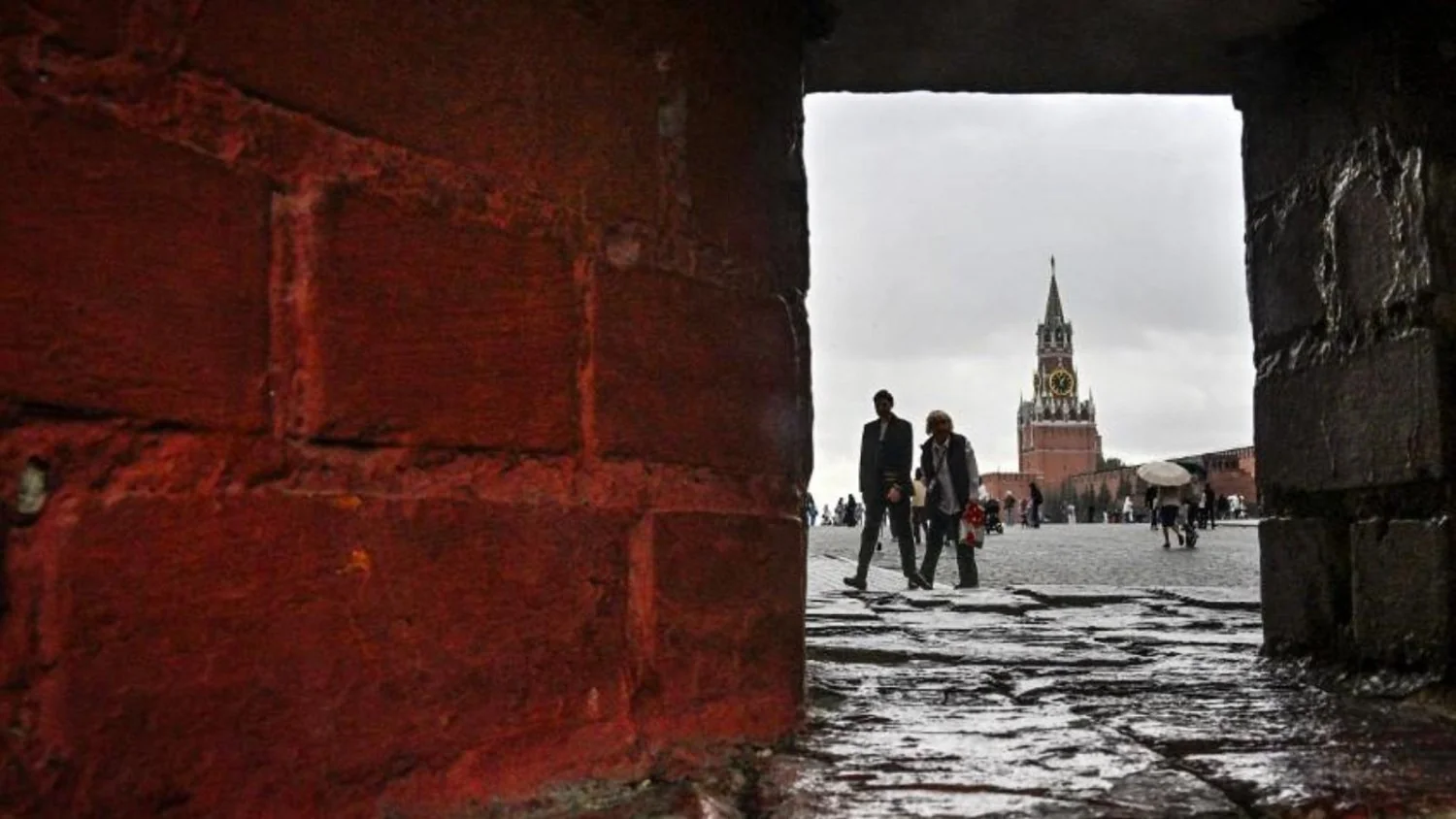 Putin rejeita plano de Kiev; em Moscou, chefe da CIA e enviado do Vaticano discutem o impasse