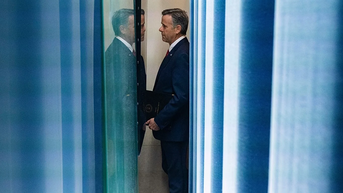 Visita secreta de Ratcliffe a Moscou reacende dúvidas sobre segurança dos Estados Bálticos