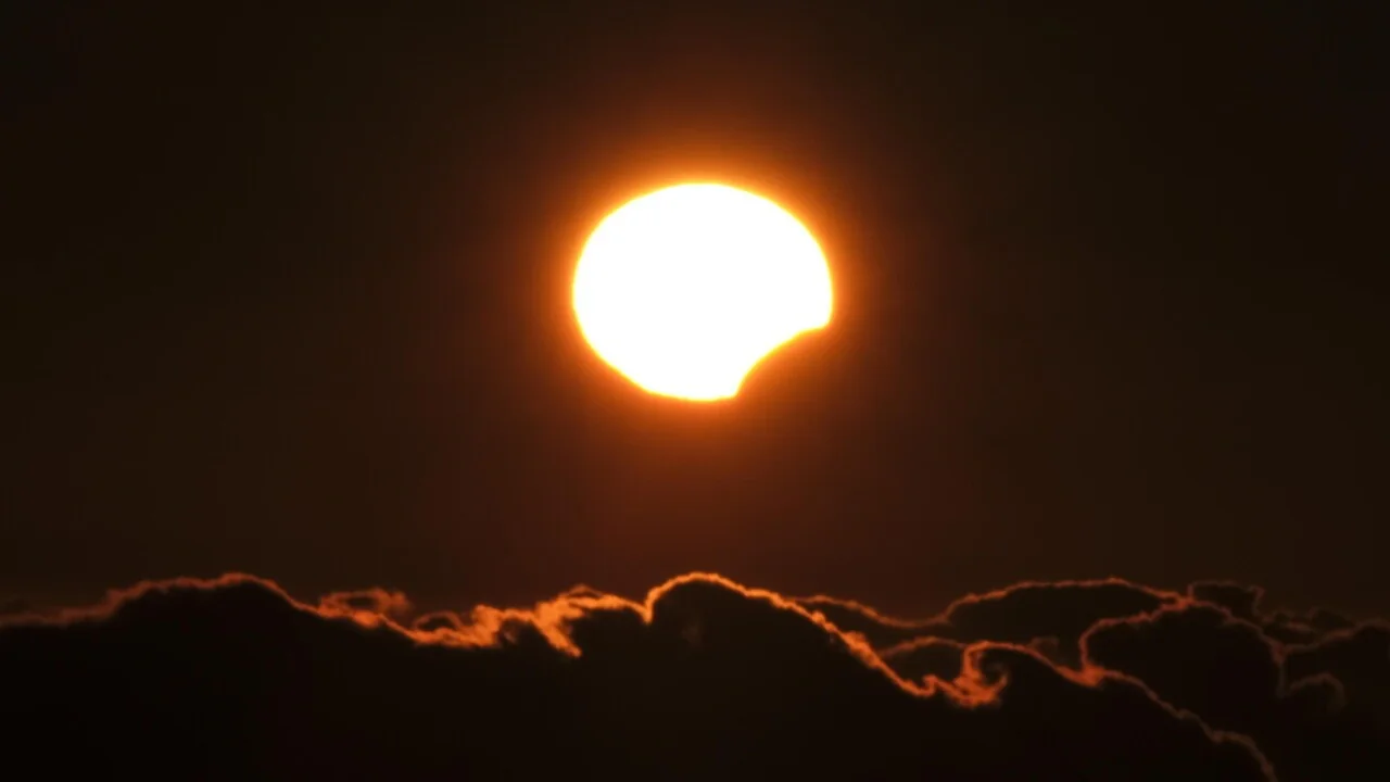 Embarque entre trem e mar: roteiros sensoriais para o eclipse total de 12 de agosto de 2026