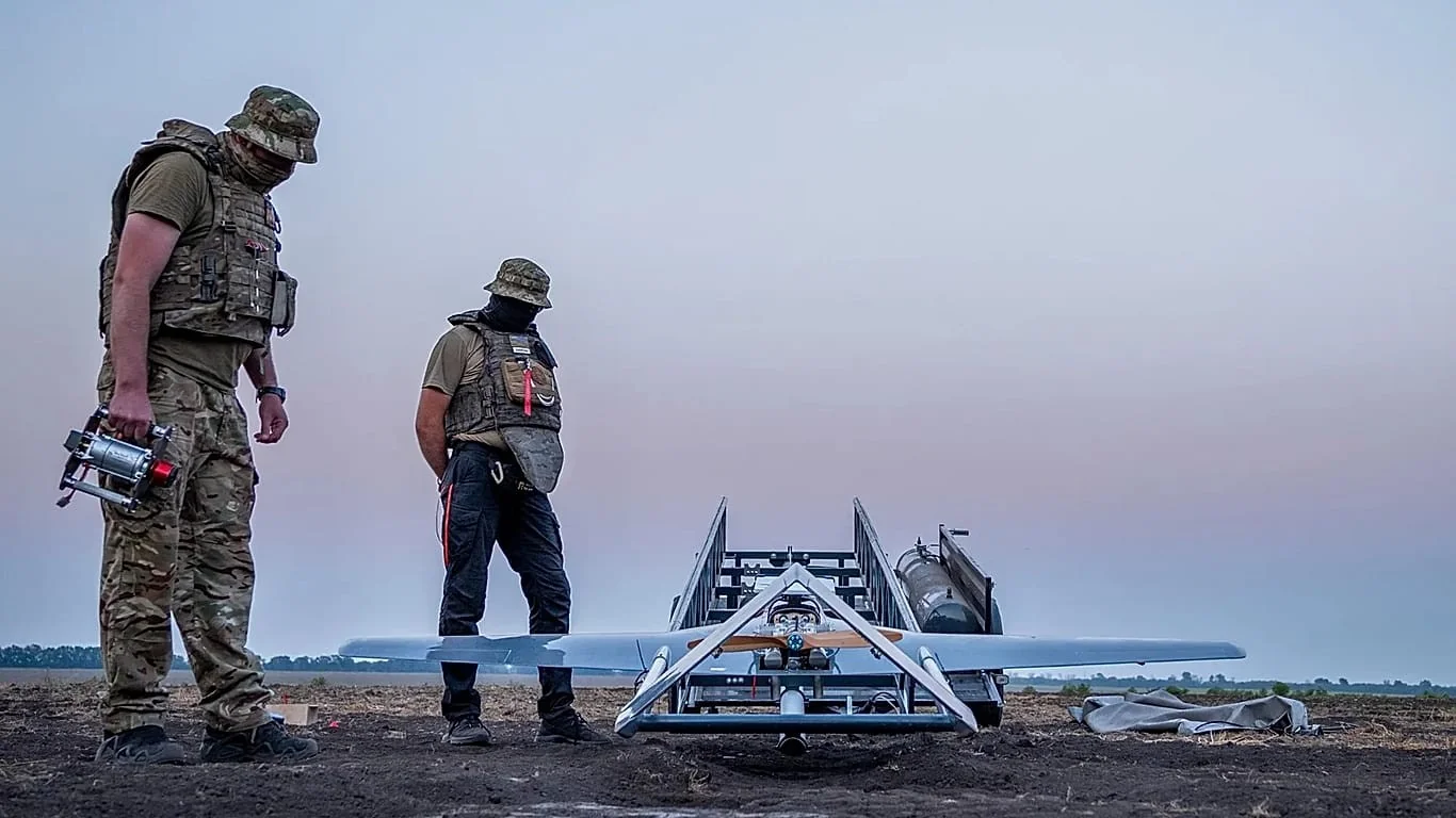 Ataques cruzados atingem Kiev e Moscou: drones ucranianos e mísseis russos renovam escalada