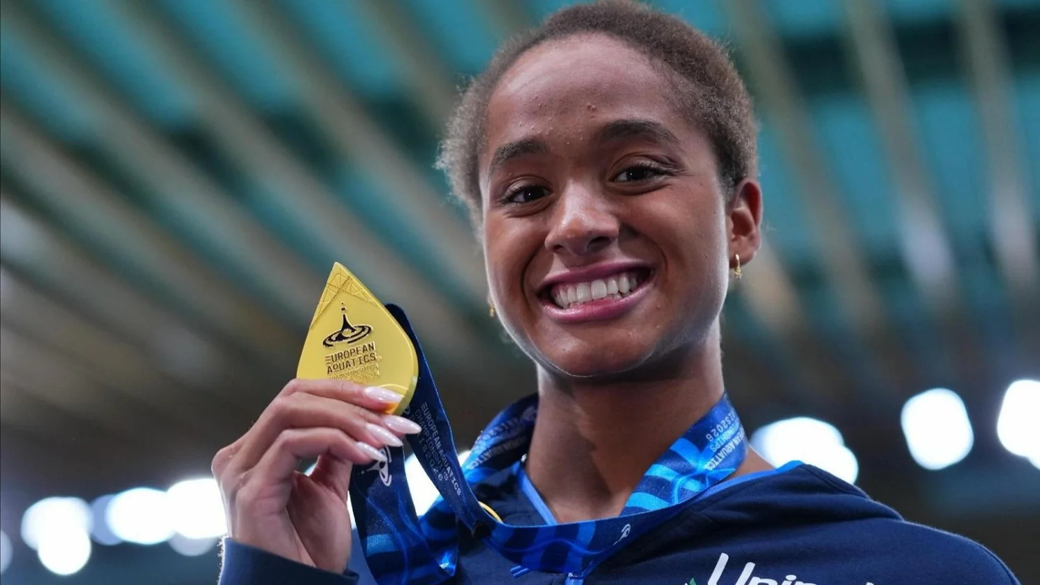 Sara Curtis: ouro e recorde mundial nos 50 costas que reescreve a natação italiana