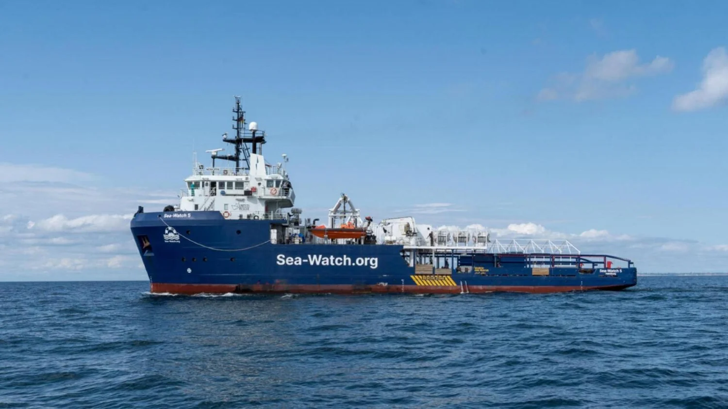 Sea Watch 5 é apreendida por 45 dias e multada em €7.500; Piantedosi acusa violação de normas