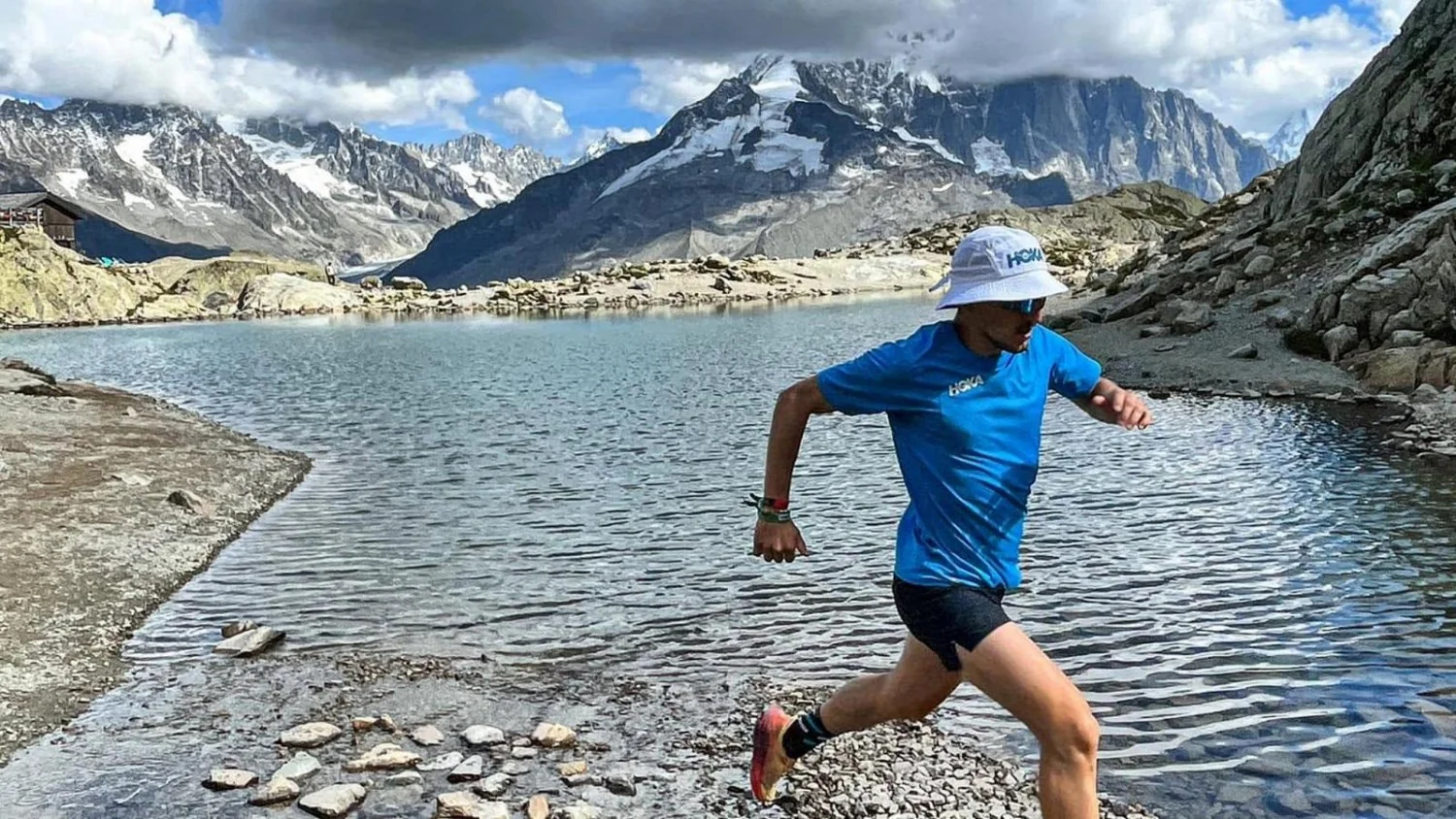 Medo na montanha: o runner Simone Vigolo picado por 3-4 vespas no Passo Fedaia