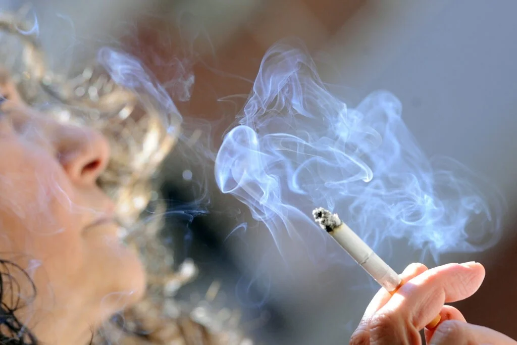 Sombra de novo ‘Dalli gate’: Provedor Europeu abre inquérito sobre relações da UE com a indústria do tabaco