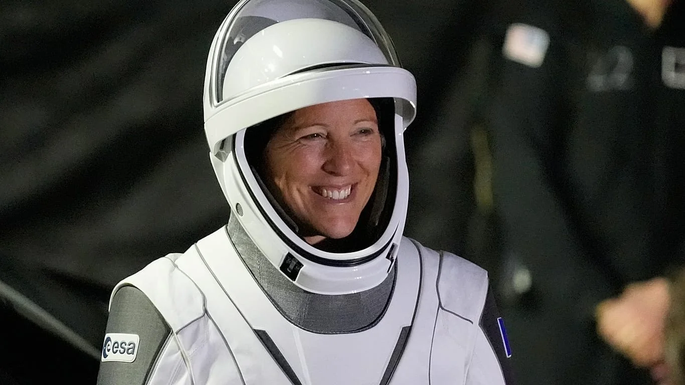 Sophie Adenot protagoniza primeira atividade extraveicular francesa na ISS