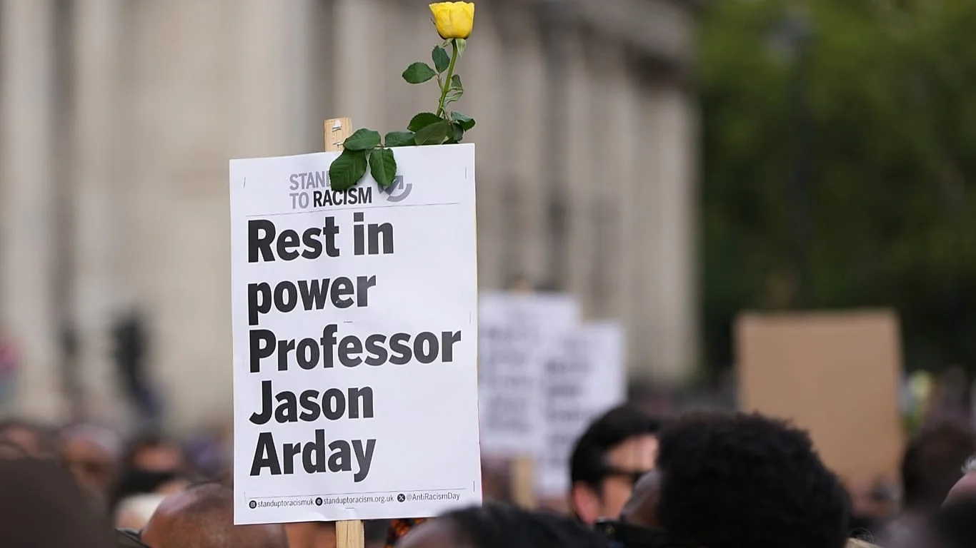 Suspensão de Nathan Cofnas abala Universidade de Gante no epicentro do caso Jason Arday