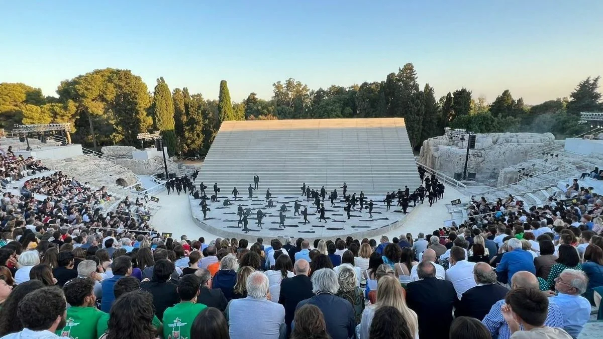 Teatro Grego de Siracusa: sold out e mais de 200 mil espectadores transformam o drama antigo em fenômeno