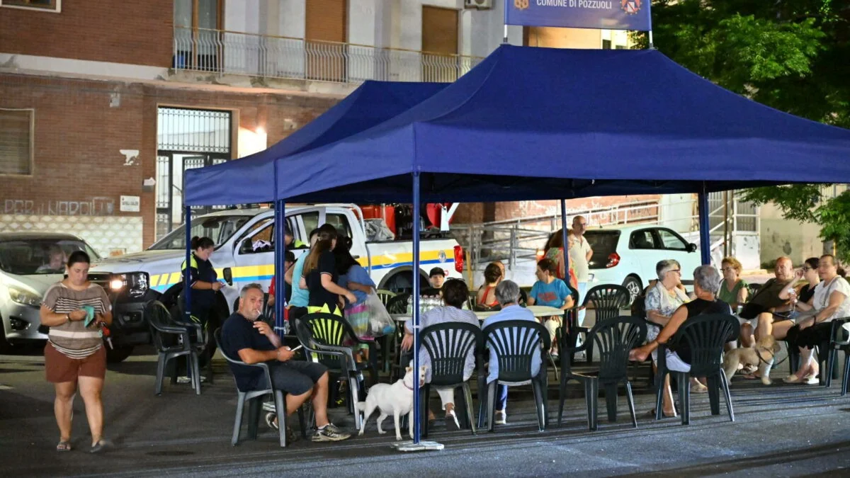 Terremoto nos Campi Flegrei: 22 famílias sfollate em Pozzuoli após 129 tremores; magnitude 4.7
