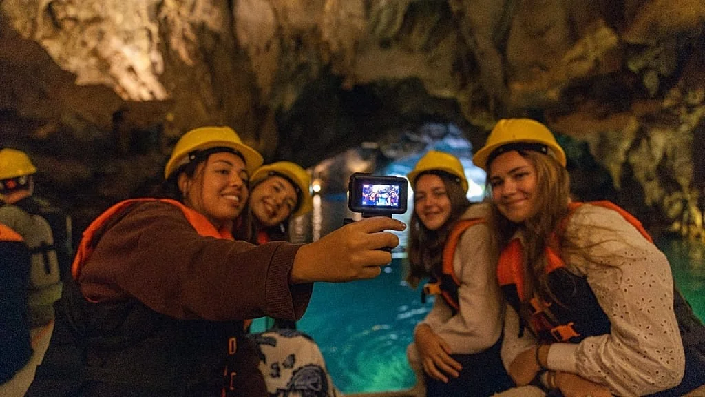 “Vi no TikTok”: como a plataforma virou bússola de viagem da Geração Z (48%)