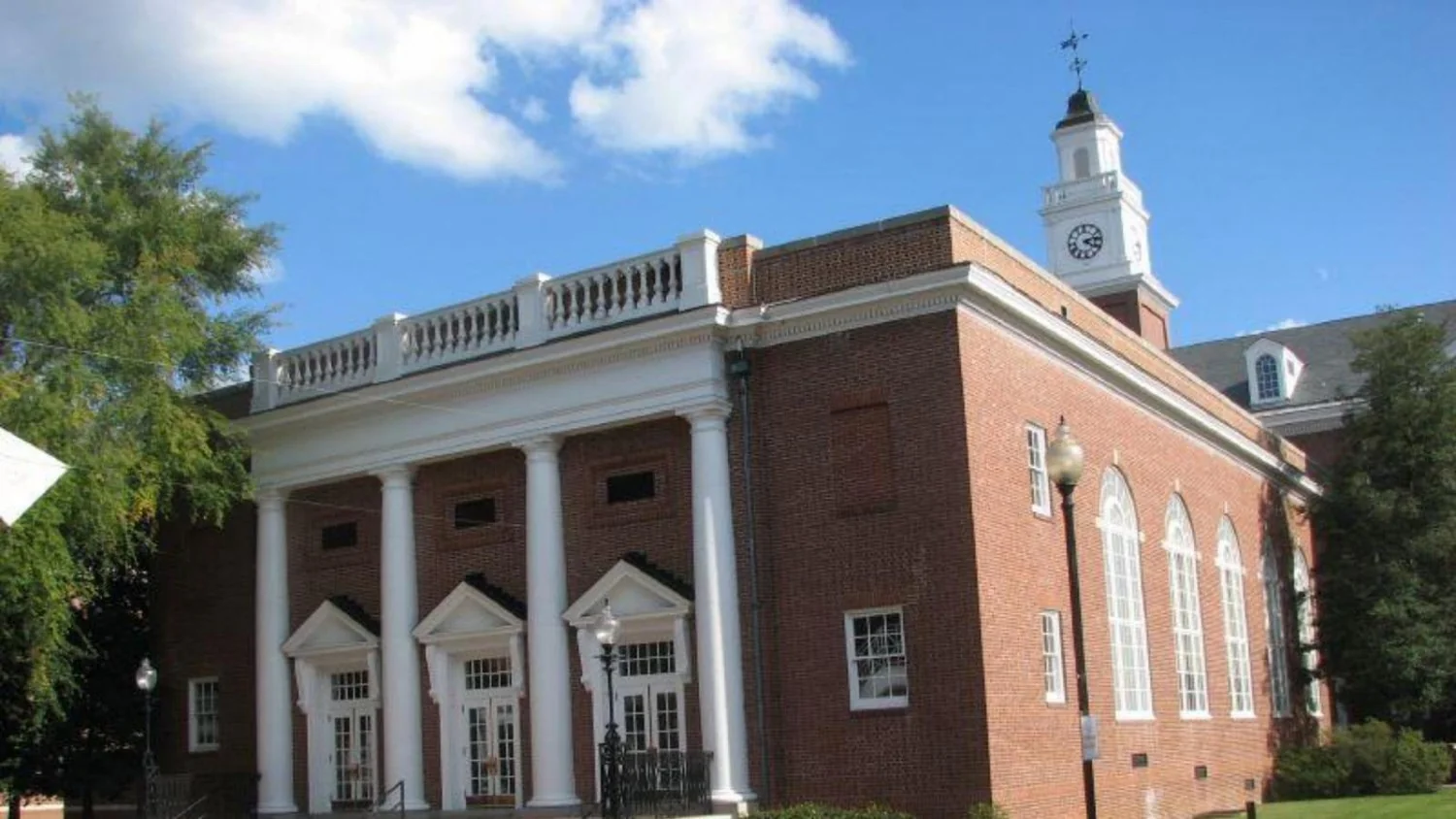 Tiroteio na Virginia State University deixa pelo menos cinco feridos; campus foi bloqueado