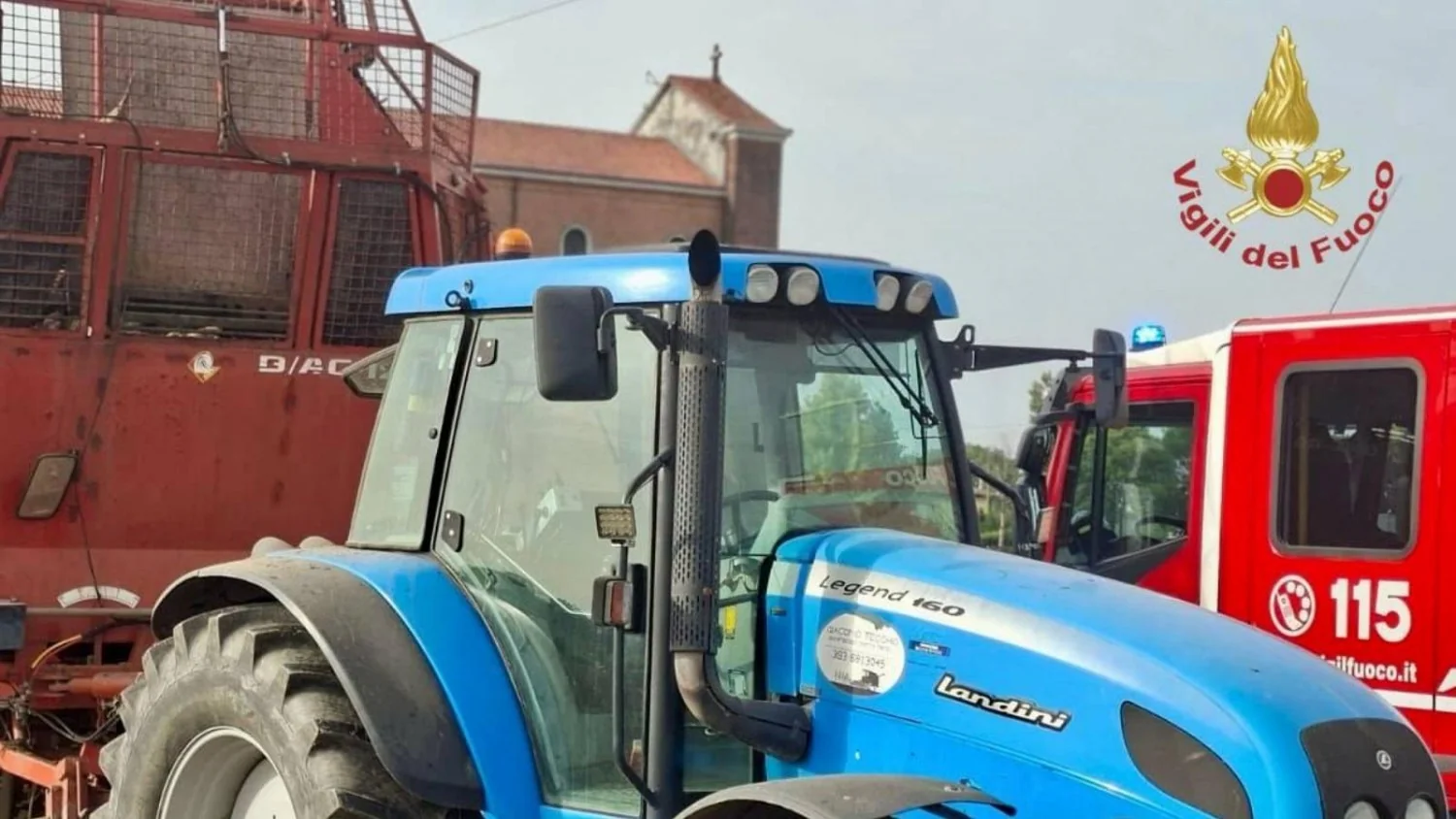 Trabalhador de 59 anos morre preso em máquina agrícola durante colheita em Tribano (PD)