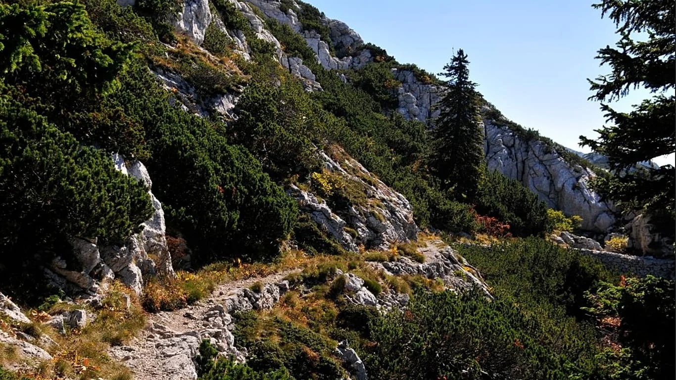 Outono na trilha: 3 caminhadas europeias imperdíveis segundo a Lonely Planet