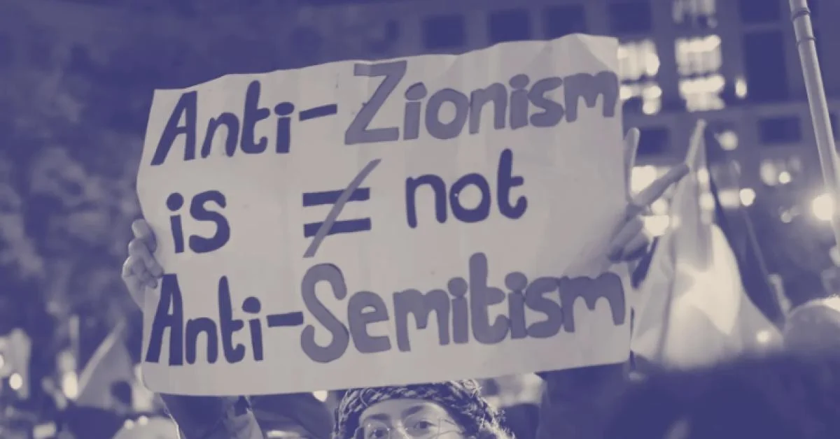 Tribunal britânico reconhece proteção legal ao antissionismo de David Miller: decisão contra demissão da Universidade de Bristol