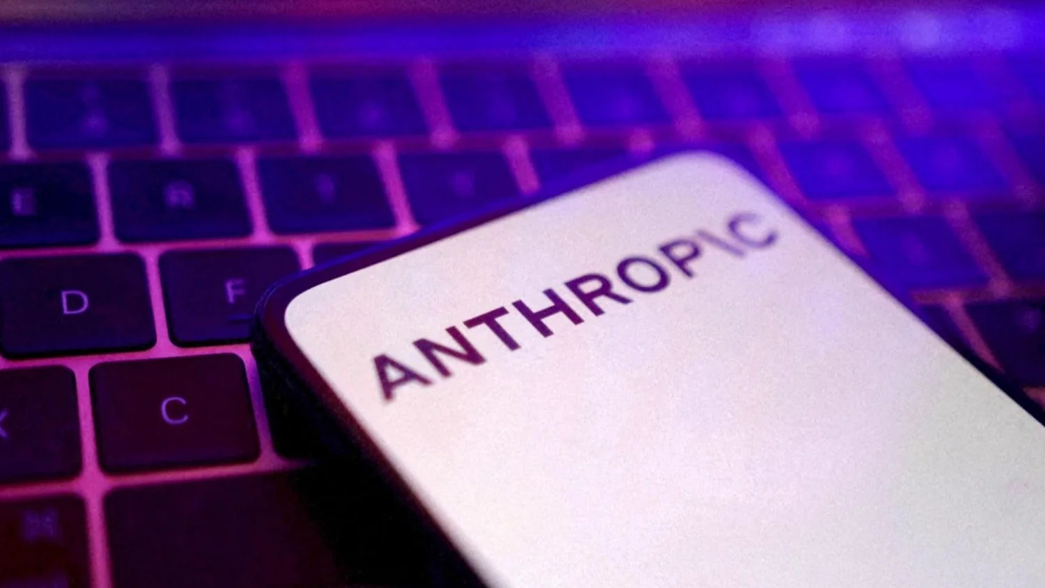 Tribunal dos EUA declara ilegítimo o bloqueio do Pentágono contra Anthropic