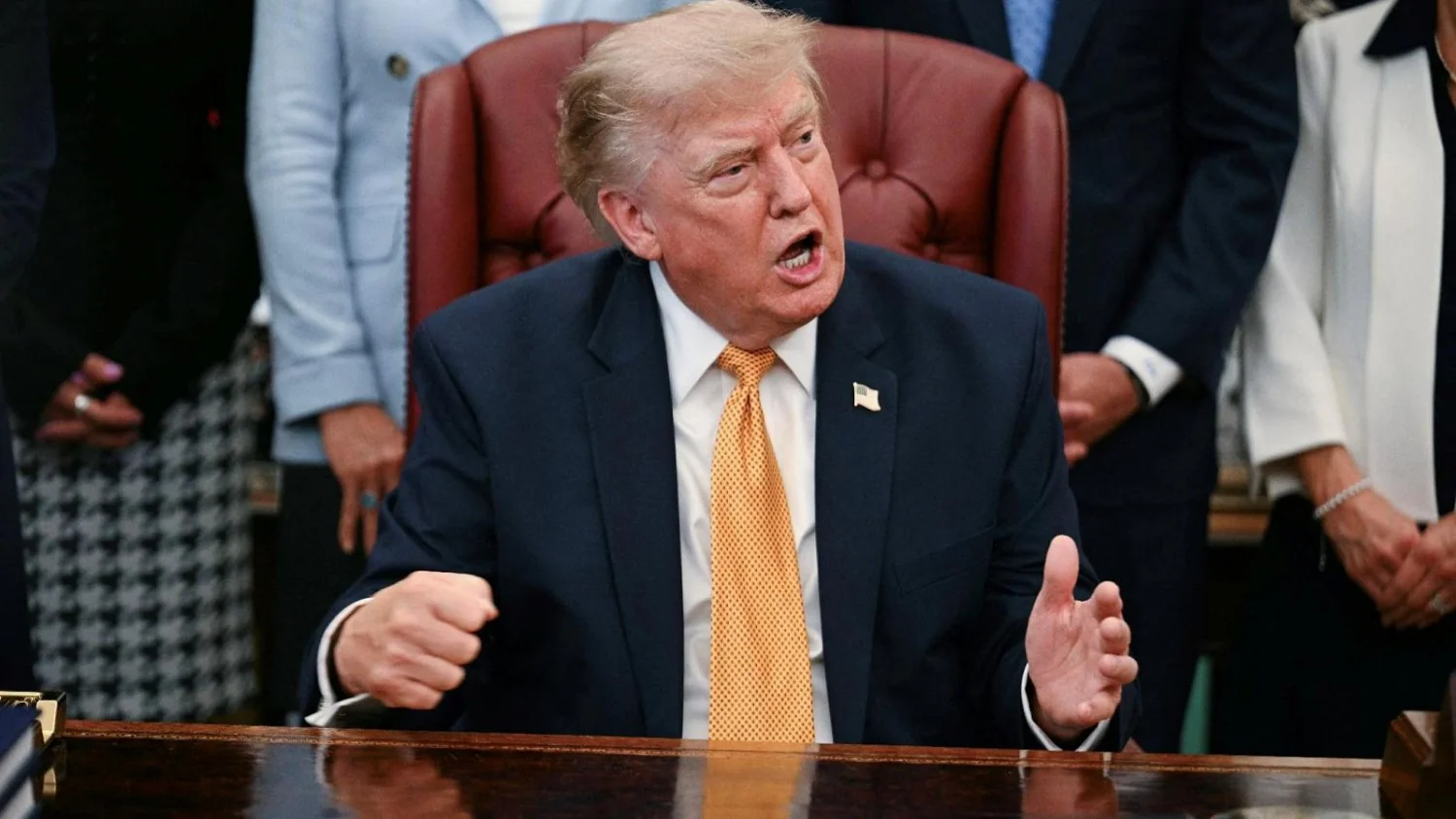 Trump afirma ter capacidade para 'decapitar' o Irã; Hormuz sob controle dos EUA enquanto negociações Israel-Líbano avançam