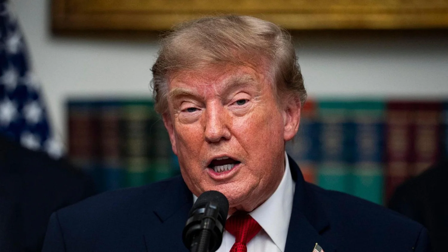 Trump ordena suspensão global de pedidos de vistos de imigrantes: movimento estratégico antes das midterms