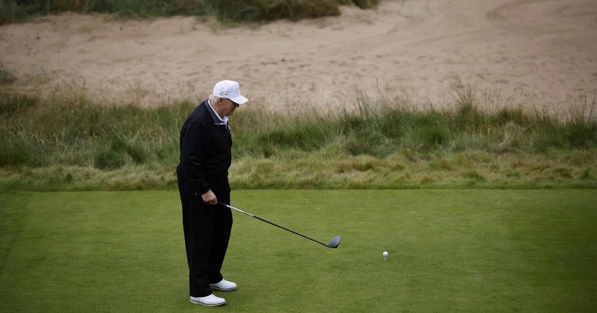 Trump vence em Bedminster, mas bolinha viral reacende suspeitas sobre jogadas no golfe