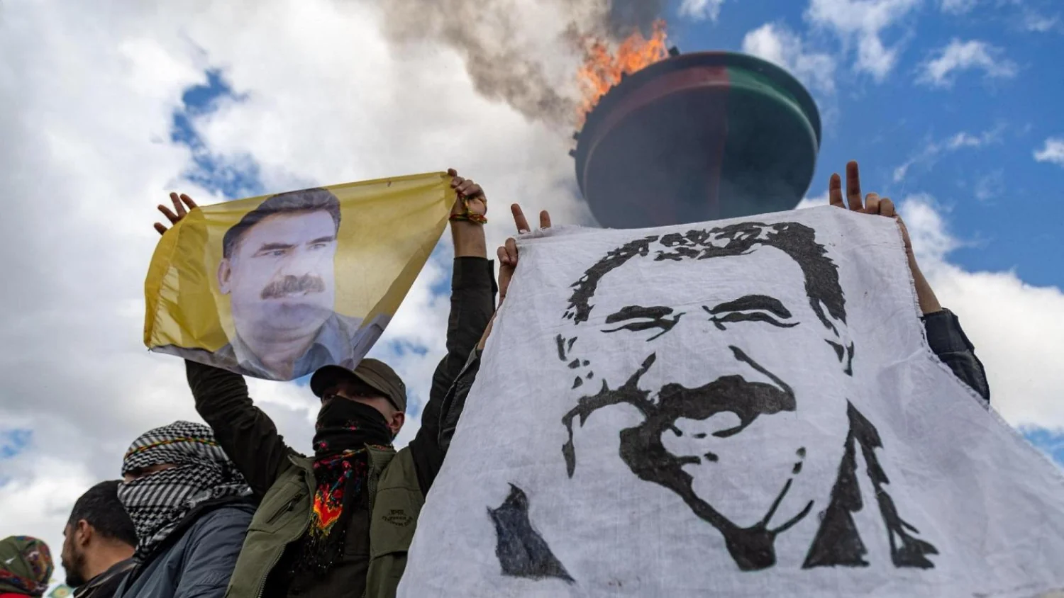 Ancora diplomática em Ancara: Parlamento aprova lei histórica para reintegração de combatentes do PKK