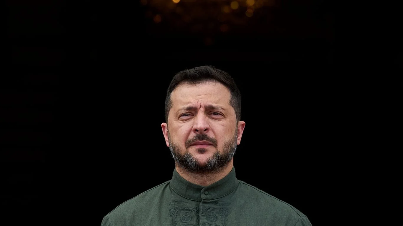 Ucrânia enfrenta buraco orçamentário de €23,1 bilhões; UE sob pressão enquanto Zelensky exige antecipação de fundos