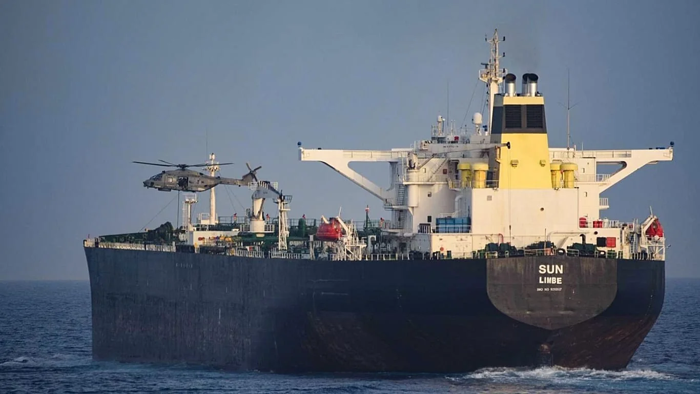 UE intercepta petroleiro suspeito da frota sombra russa no Mediterrâneo em nova verificação naval
