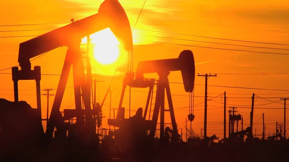 Presidência irlandesa abre diálogo na UE sobre tributação dos lucros extraordinários das petrolíferas