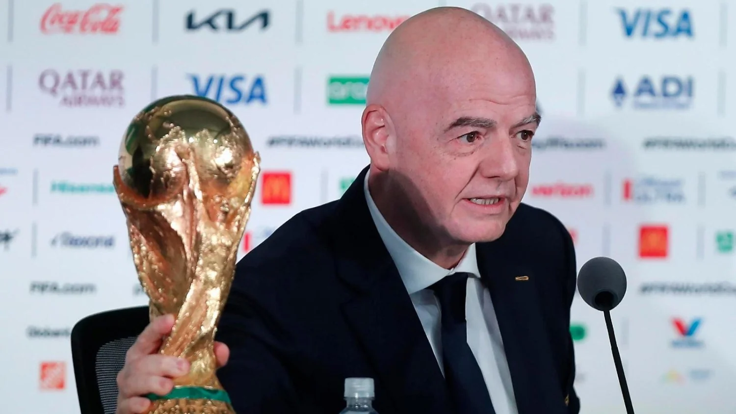 UEFA avalia denúncia penal contra Infantino após plano de negócios com fundo dos EUA