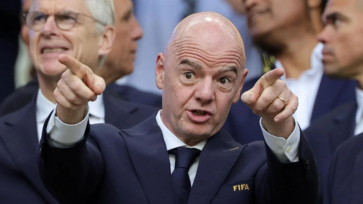 UEFA avalia investigação sobre conduta de Gianni Infantino após suspeita de pagamento a suposta amante; FIFA defende mandato