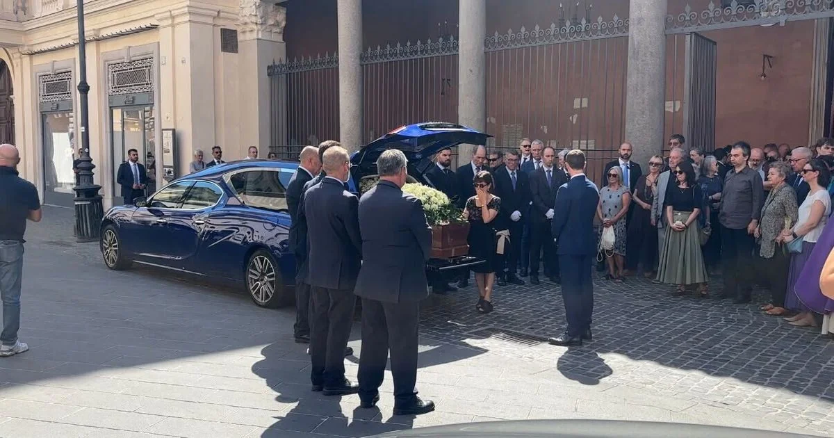 Último adeus a Luigi Cavallari: emoção na Basílica de San Lorenzo in Lucina