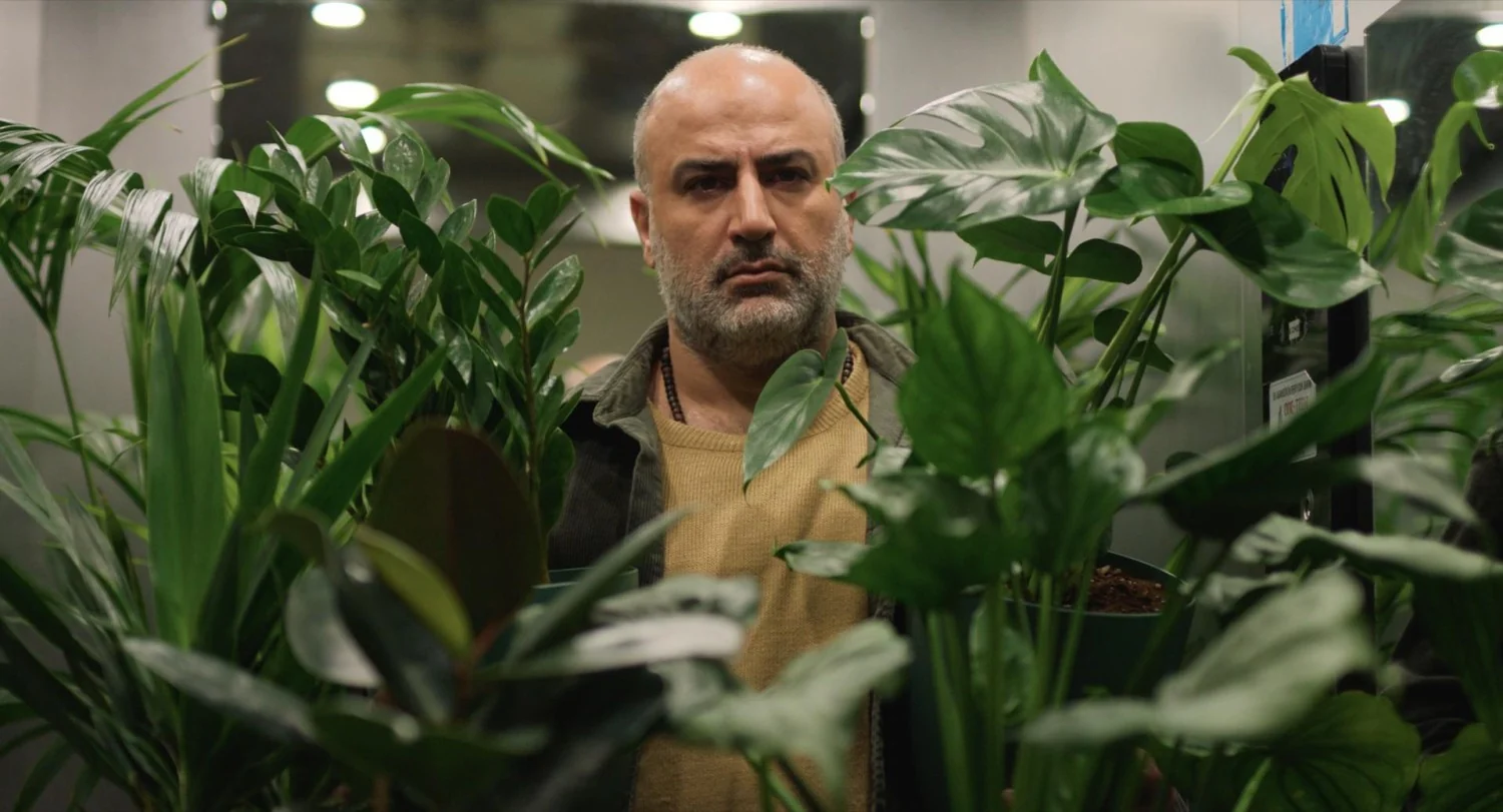 Un po’ di luce: o incerto futuro do Irã no novo filme de Ali Asgari em Veneza