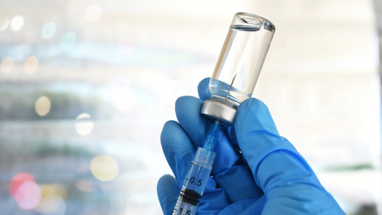 Vacina contra herpes zoster (Shingrix) pode reduzir riscos cardiovasculares, diz estudo