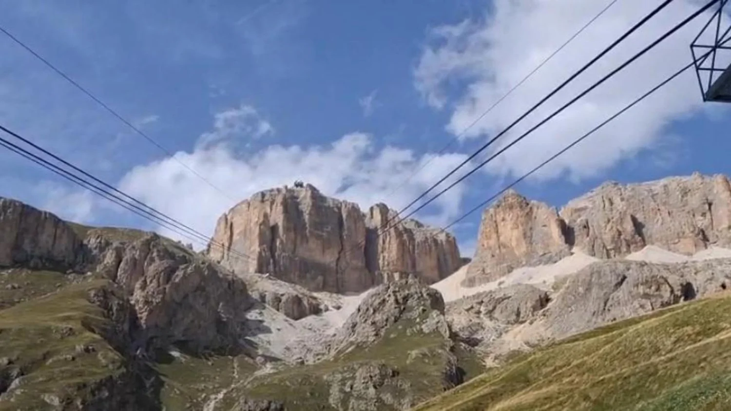 Vento forte no Trentino: cerca de 800 turistas evacuados de teleféricos na Val di Fassa