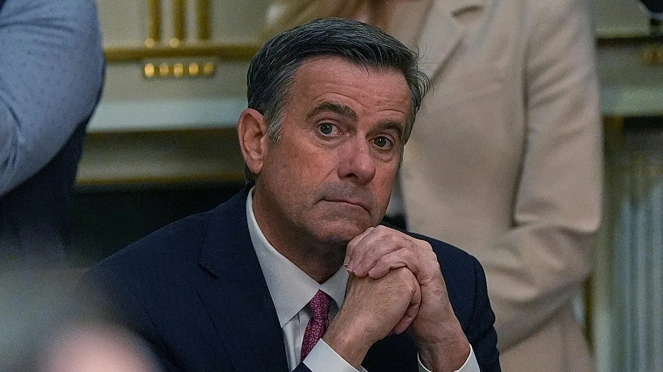 Visita-surpresa de John Ratcliffe a Moscou reacende tensões e sinais estratégicos entre EUA e Rússia